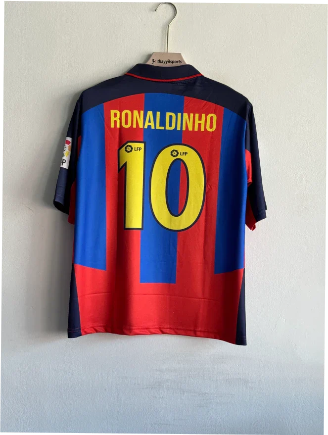 BARCELONA 2003-04 HOME KIT RONALDINHO FIVESLEEVE POLO